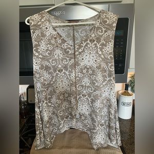 Sleeveless shirt